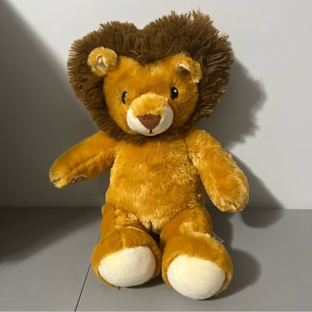Build-A-Bear Workshop Lovable Lion Heart Shaped Head Stuffed Plush 17” 2018